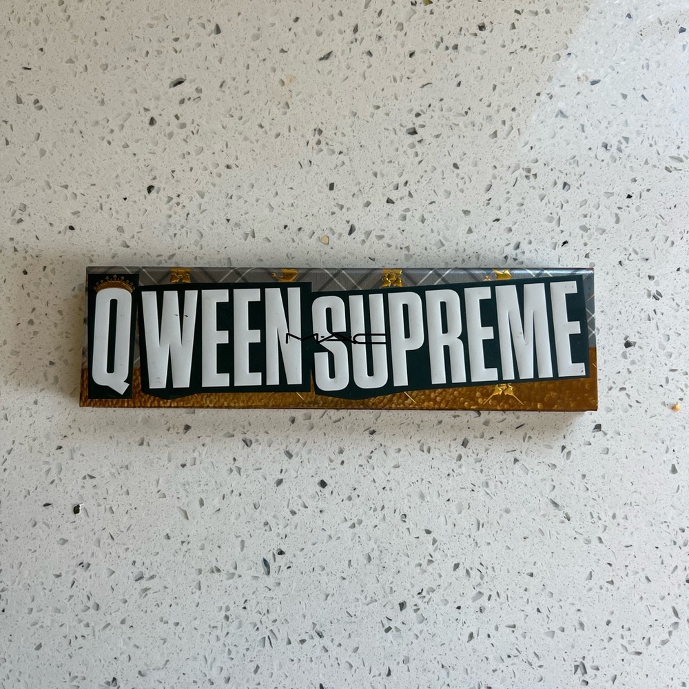MAC: 👑 Queen Supreme Eyeshadow Palette - NWT